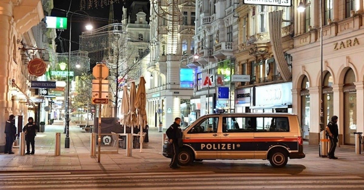 4 قتلى بهجمات فيينا.. النمسا تؤكد أن المهاجم متعاطف مع تنظيم الدولة وإدانات دولية واسعة