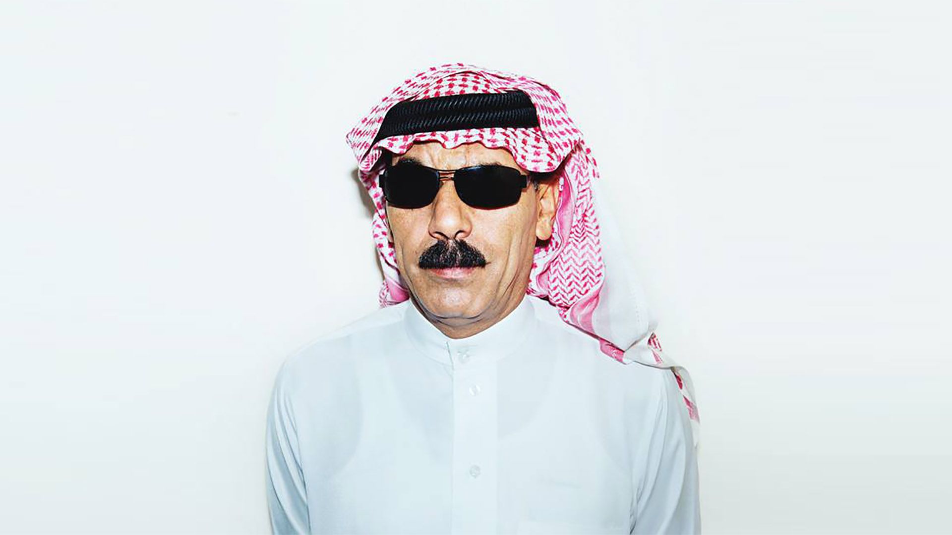 فيديو | الكيصر عمر سليمان يظهر في عرض خلال حفل لماركة أزياء عالمية في باريس