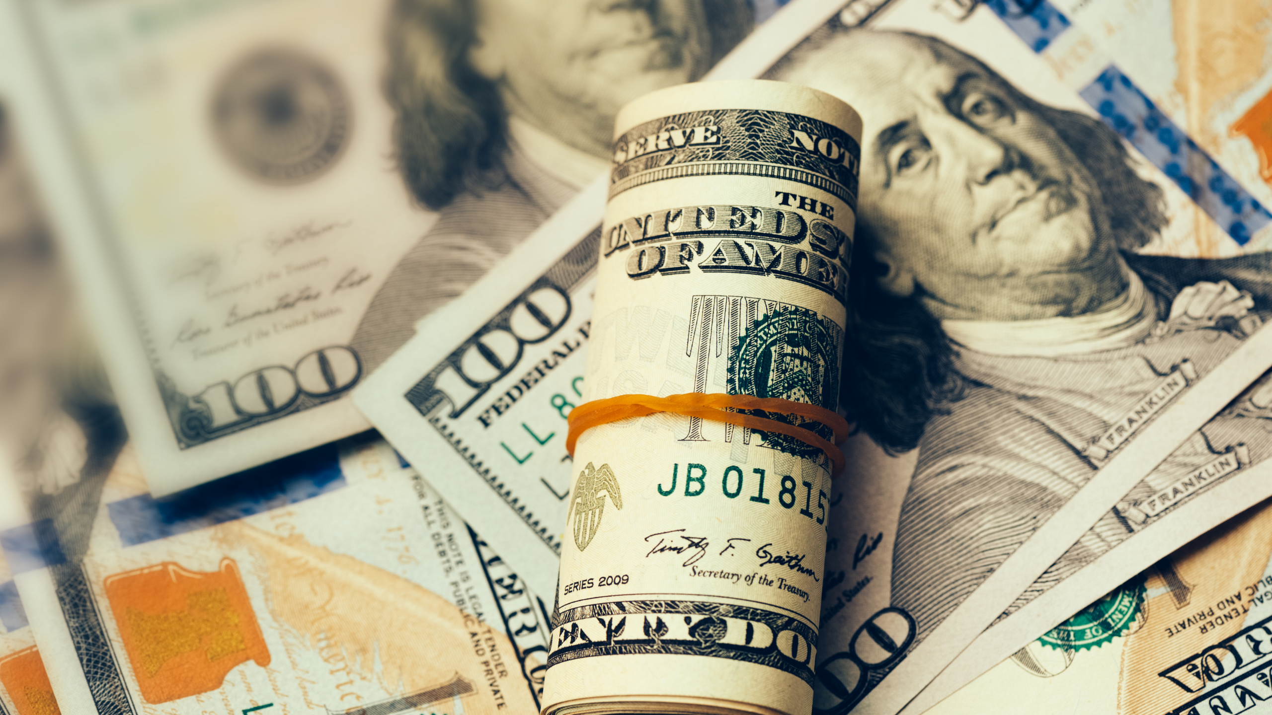 للمرة الأولى منذ 20 عاماً..تراجع سعر اليورو إلى أقل من 1.01 دولار